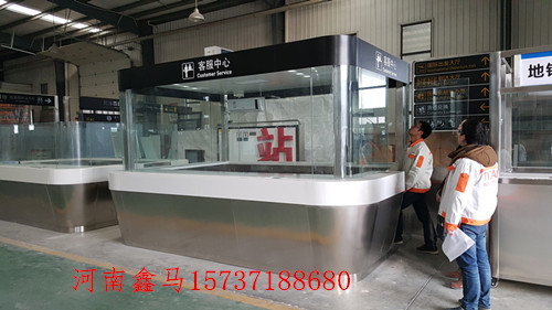 鄭州地鐵2號(hào)線不銹鋼服亭驗(yàn)收現(xiàn)場(chǎng).jpg 鄭州地鐵2號(hào)線不銹鋼服亭驗(yàn)收現(xiàn)場(chǎng).jpg